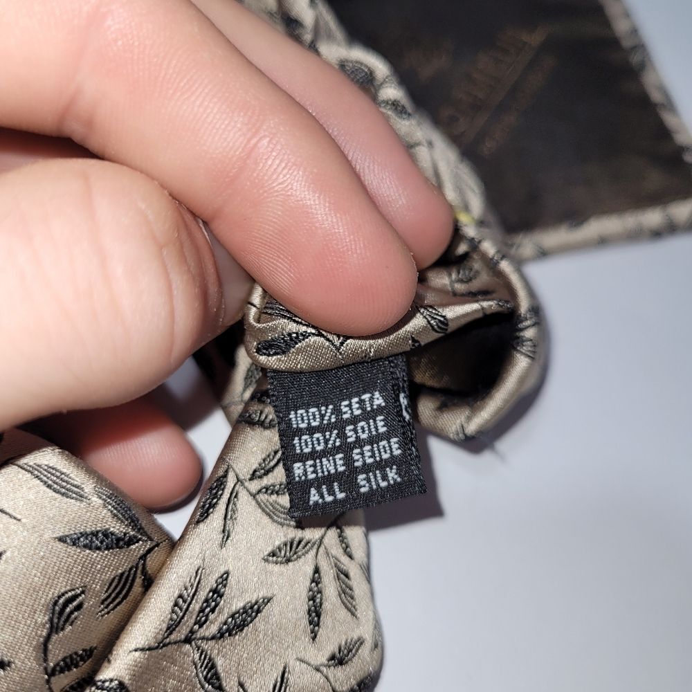 Dormeuli Leaf Pattern Silk Tie - Picture 5 of 7